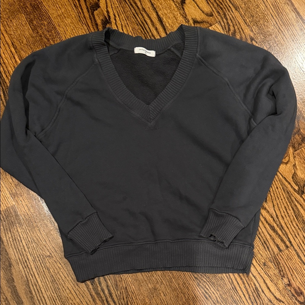 perfectwhitetee  V-Neck Sweatshirt in Black